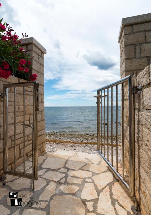 Charming Stone Cottage By The Sea Умаг Экстерьер фото