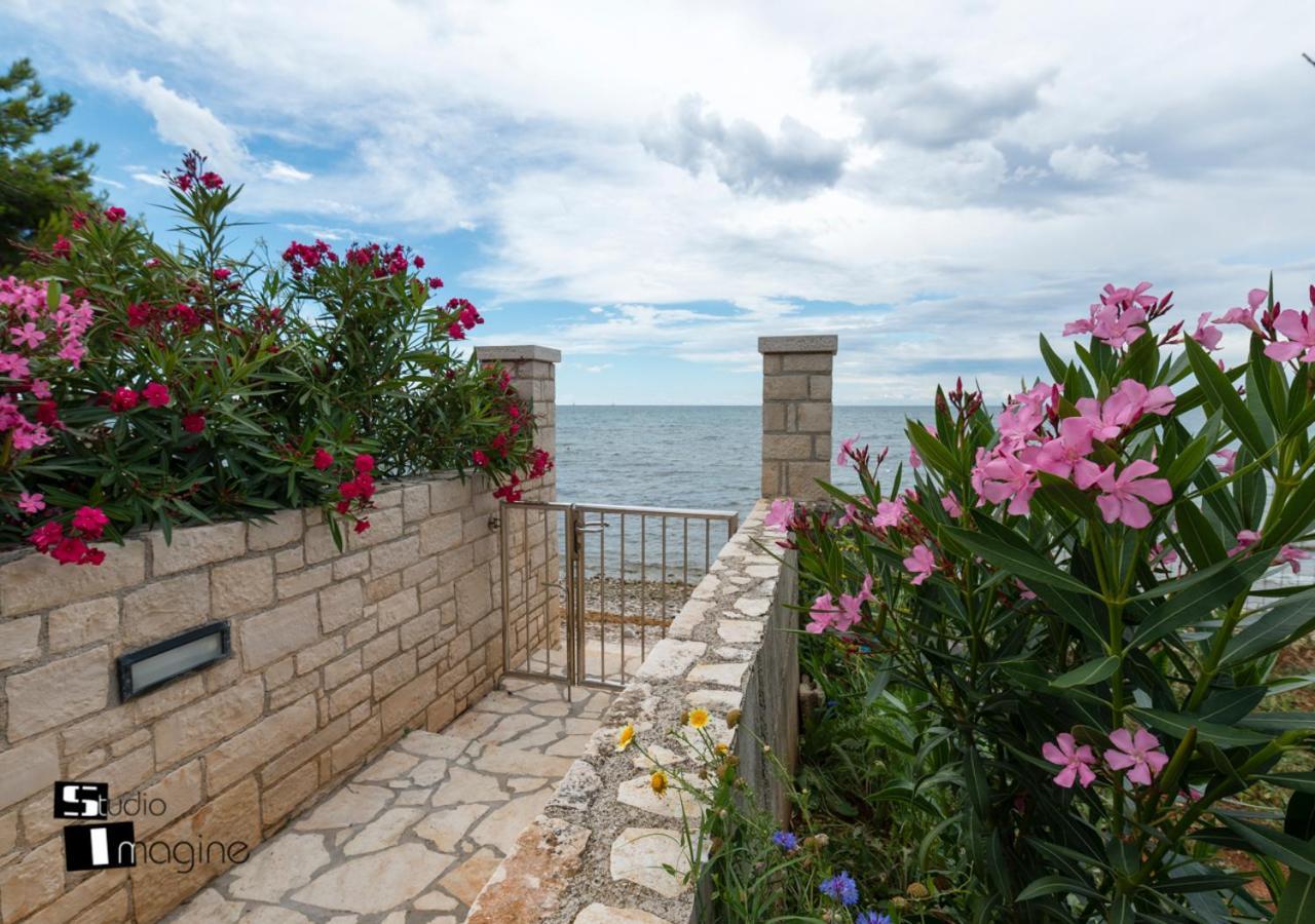 Charming Stone Cottage By The Sea Умаг Экстерьер фото